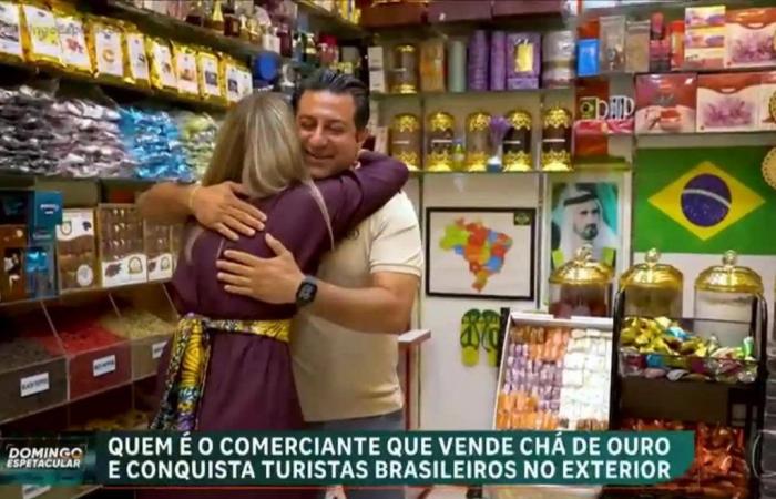 Shop that sells golden tea is a hit among Brazilian tourists