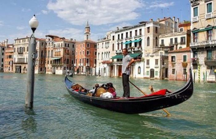 Pope visits beautiful Venice on an intense Sunday morning