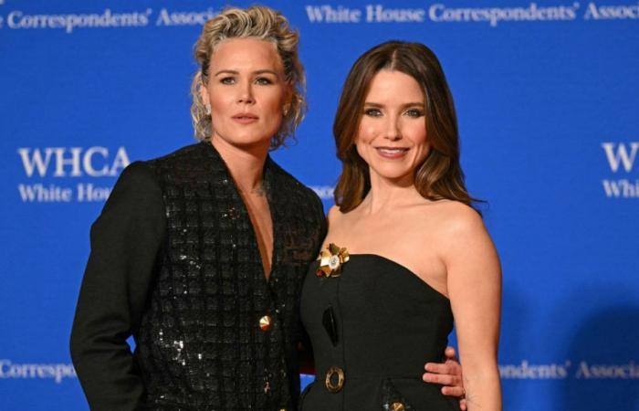 After assuming a relationship, Sophia Bush poses on the ‘red carpet’ with her girlfriend