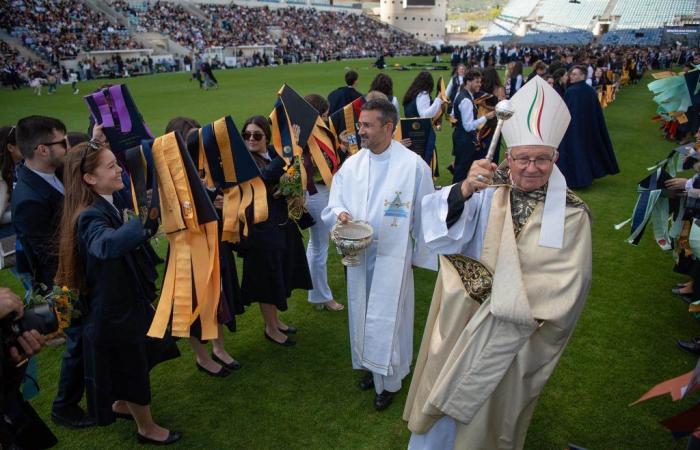 1,080 students received the “blessing of their portfolios” by the Bishop of Algarve