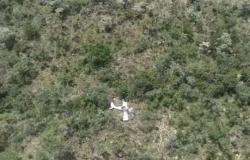Small plane crashes and three passengers die in Bahia