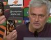 Background image of Mourinho’s mobile phone makes waves in Italy