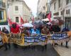 Hundreds of young people demand better wages in Lisbon and not even rain stops the protest
