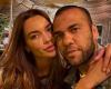 Joana Sanz posts photo holding hands with Daniel Alves and details intrigue
