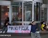 Climate activists block entrance to Banco de Portugal