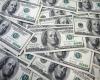 Dollar closes almost stable with market waiting for Copom By Reuters