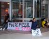 Climate activists block entrance to Banco de Portugal. PSP on site