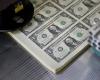 Dollar today closes higher with search for protection before Copom