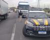 Accident involving a truck and two motorcycles leaves a young man dead and complicates traffic in Contorno Sul